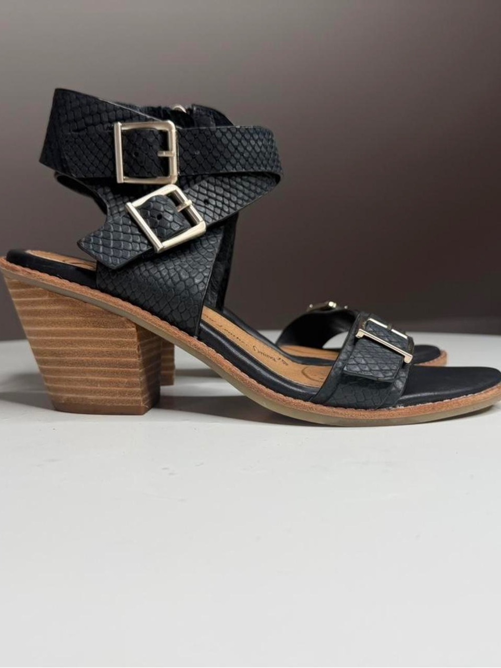 Söfft Women's Black and Navy Sandals 7.5